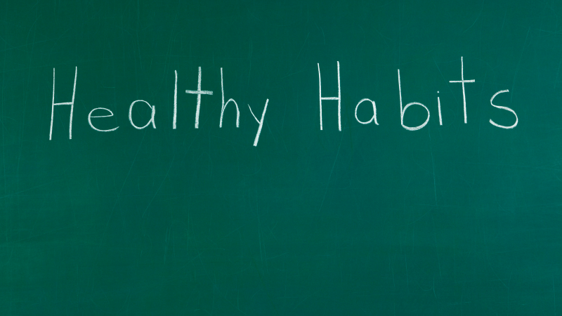 The words healthy habits written on a blackboard