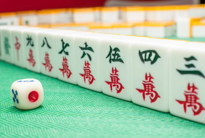 Two players involved in a mahjong game