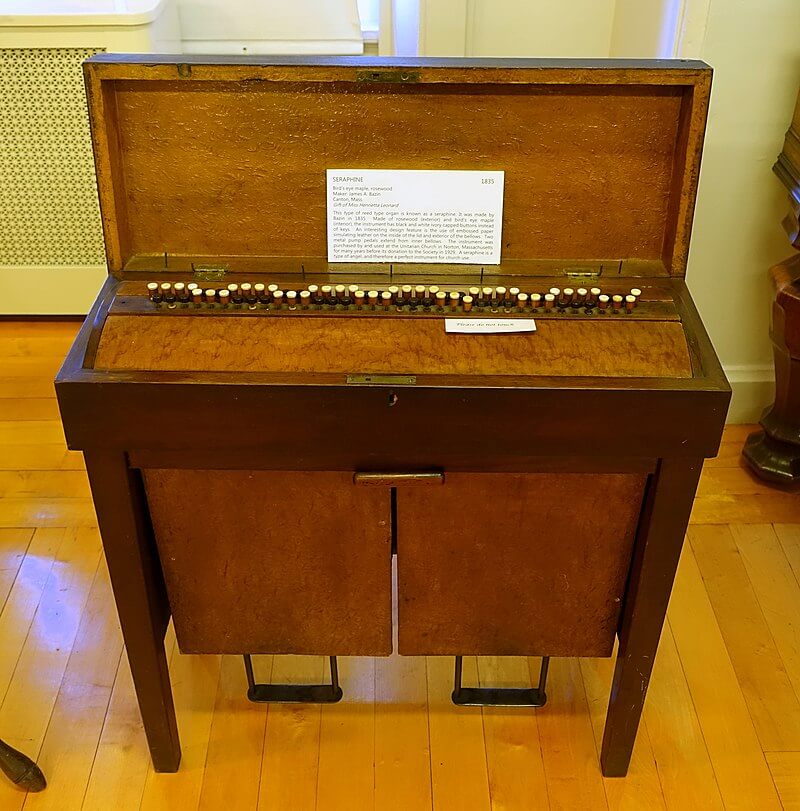 Seraphine reed organ
